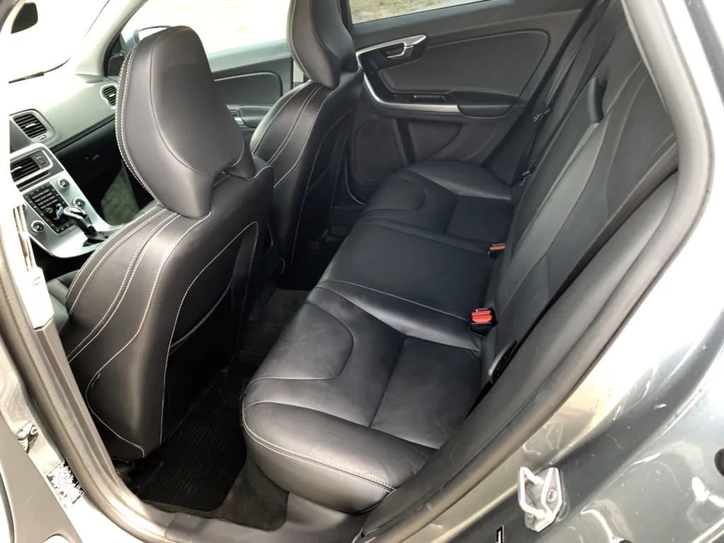 Used 2018 Volvo V60 T5 Dynamic w/ Vision Package image 19