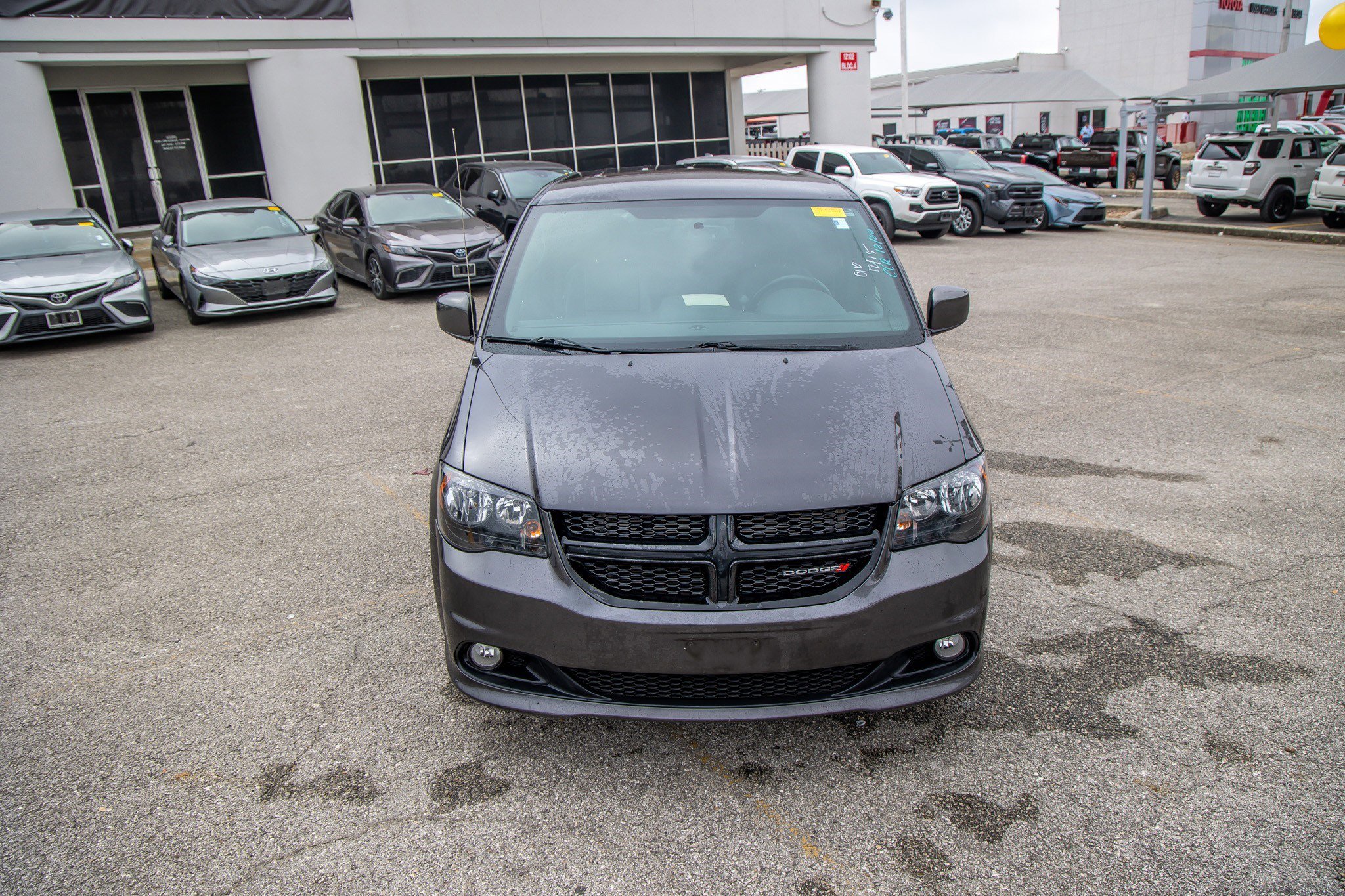 Used 2018 Dodge Grand Caravan SE image 4