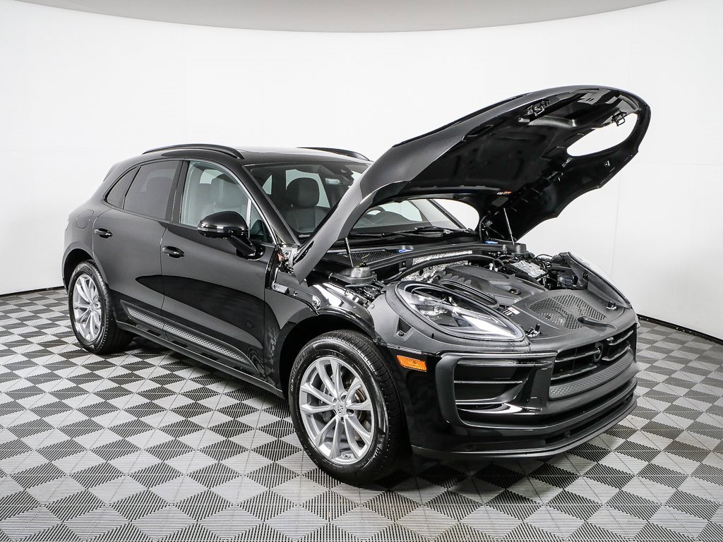Certified 2025 Porsche Macan image 37