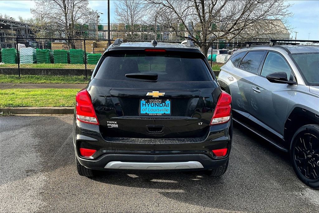 Used 2020 Chevrolet Trax LT w/ Sun & Sound Package image 6