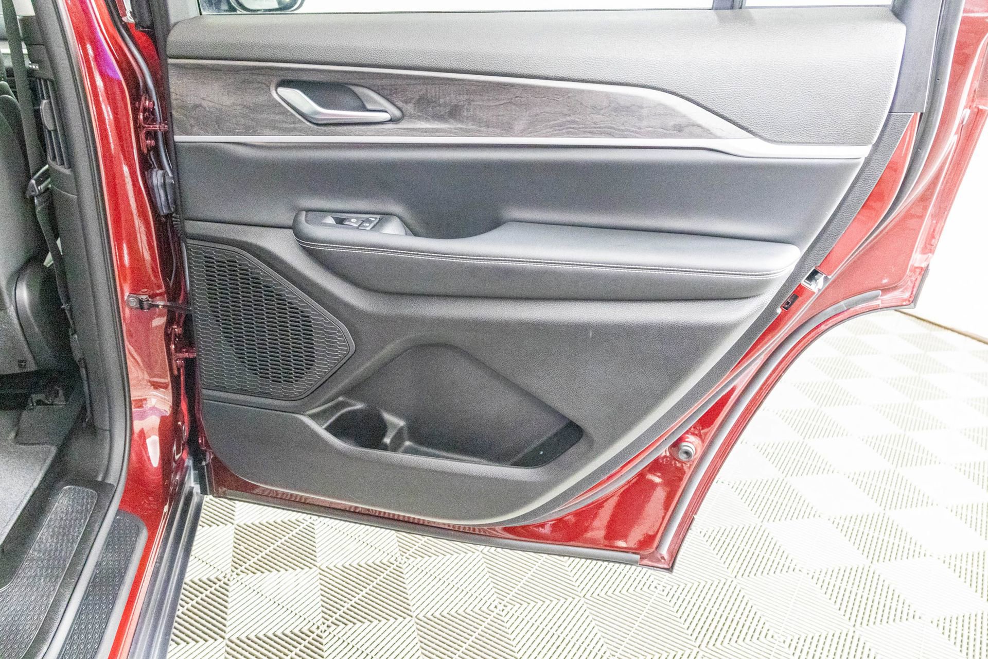 Used 2023 Jeep Grand Cherokee L Limited image 37