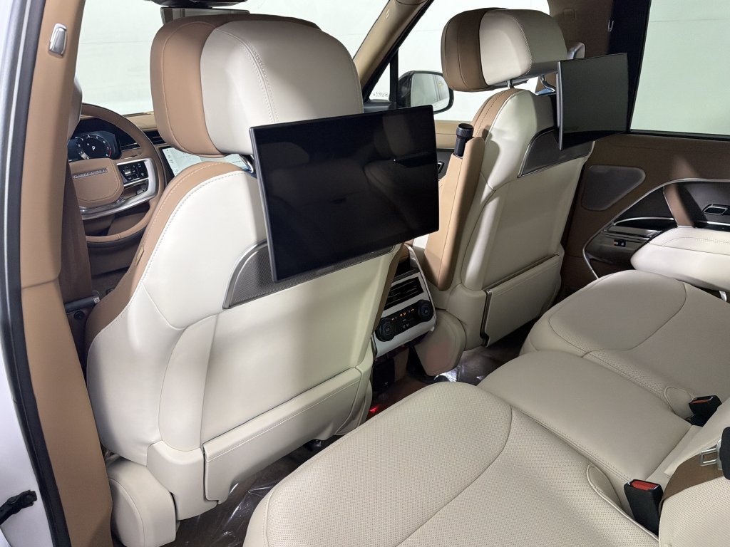 New 2027 Land Rover Range Rover SV AWD/4WD image 7