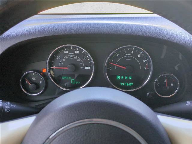 Used 2015 Jeep Wrangler Unlimited Rubicon w/ Connectivity Group AWD/4WD image 11