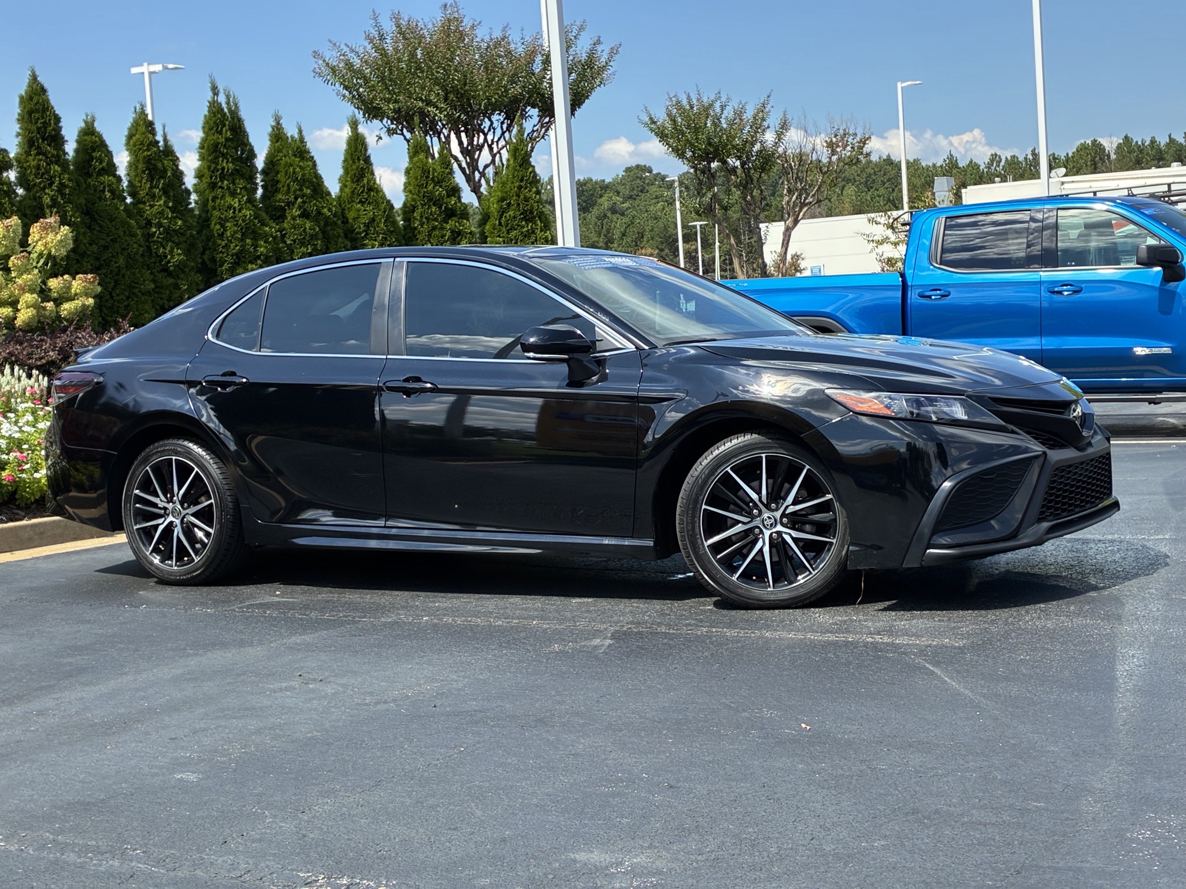 Used 2024 Toyota Camry SE FWD image 3