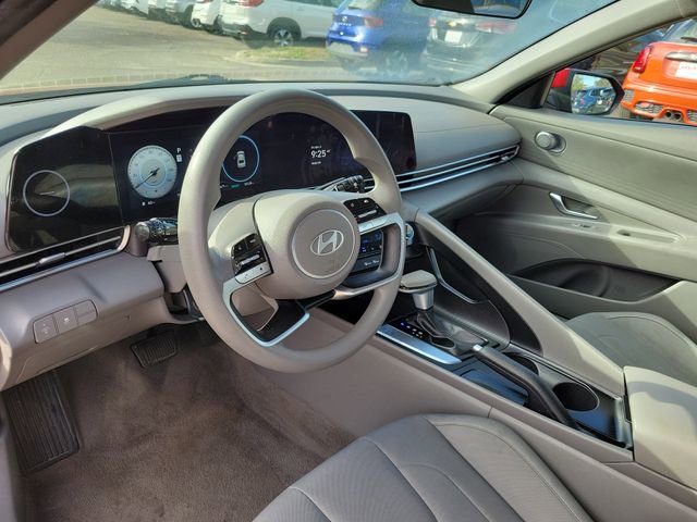 Used 2024 Hyundai Elantra SEL image 11