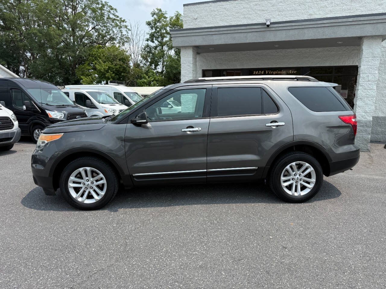 Used 2015 Ford Explorer XLT w/ Equipment Group 202B AWD/4WD image 37