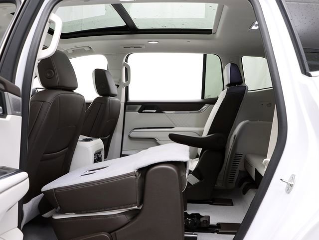 Certified 2024 GMC Acadia Denali w/ Super Cruise Package image 12