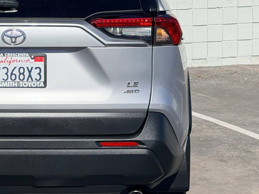 Used 2022 Toyota RAV4 LE image 11