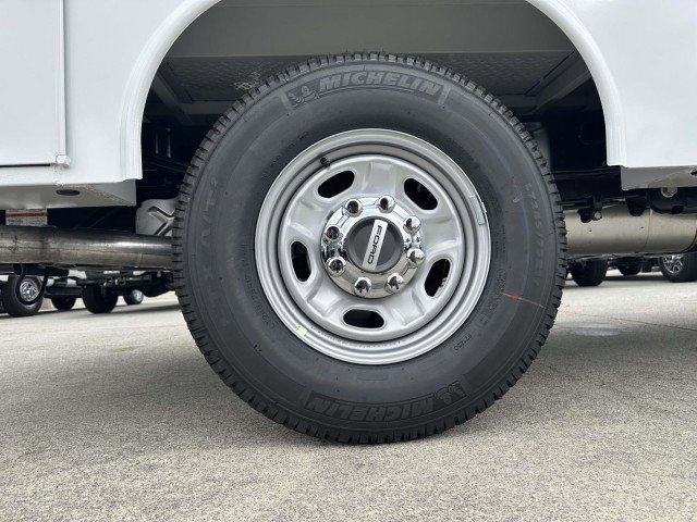 New 2026 Ford F250 XL w/ XL Chrome Package AWD/4WD image 17