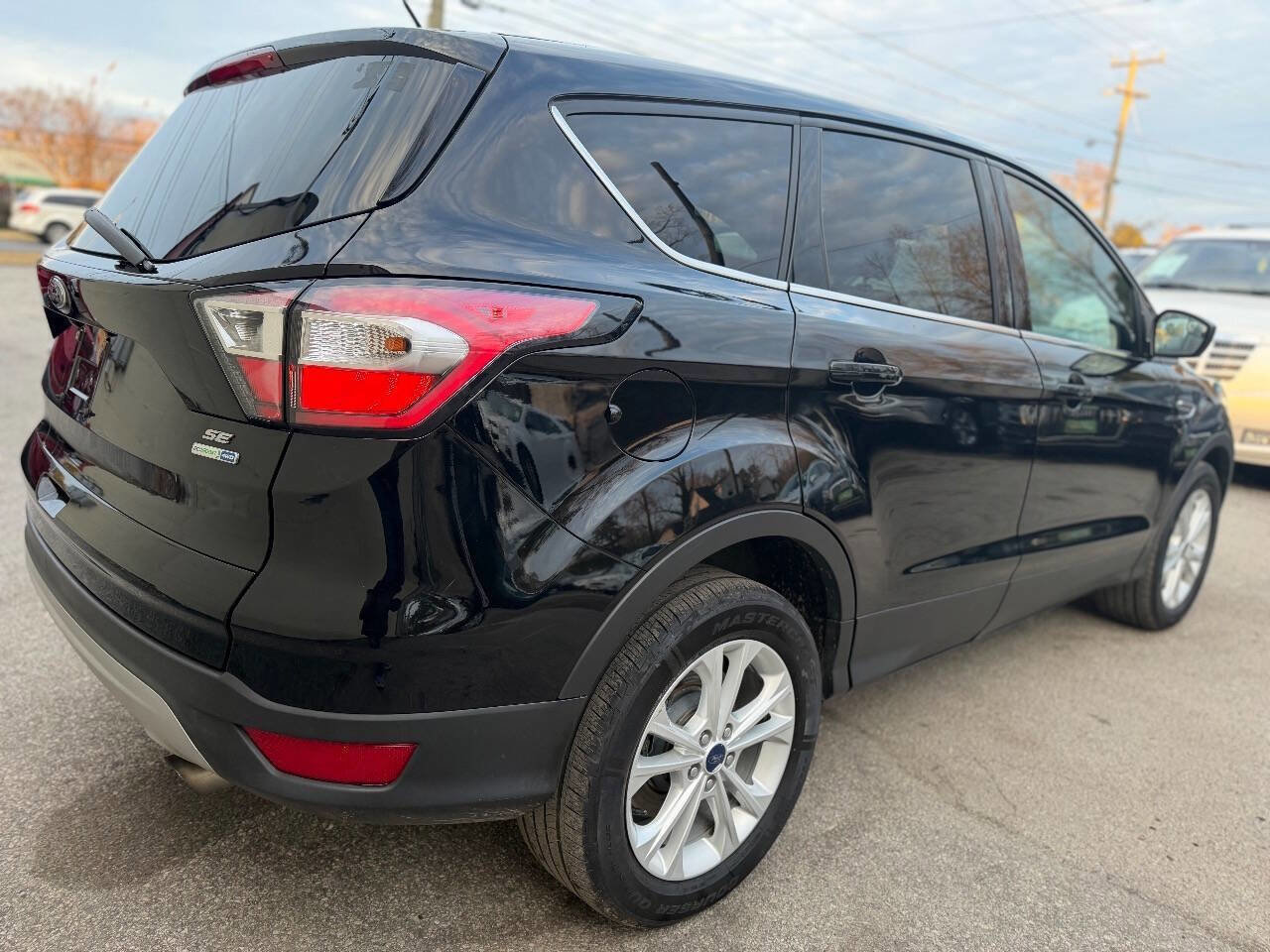 Used 2017 Ford Escape SE image 8