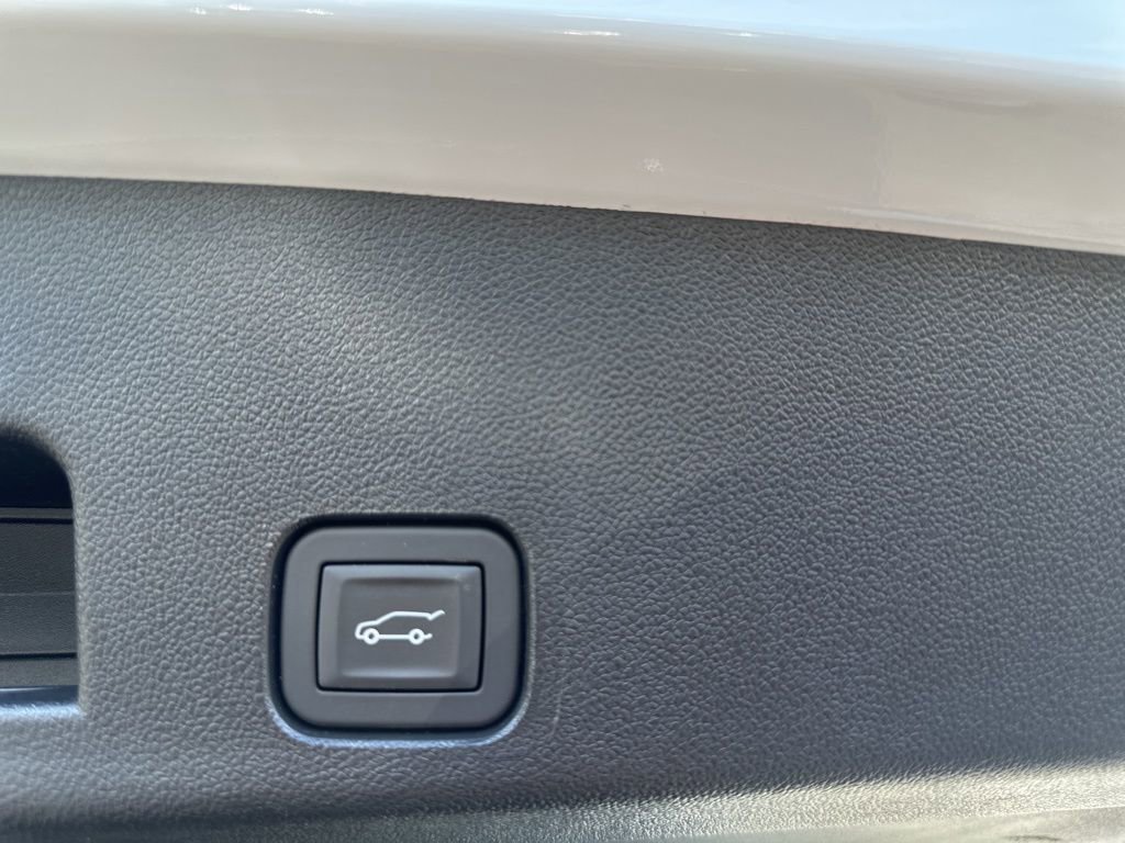 Used 2025 Buick Enclave Preferred image 11