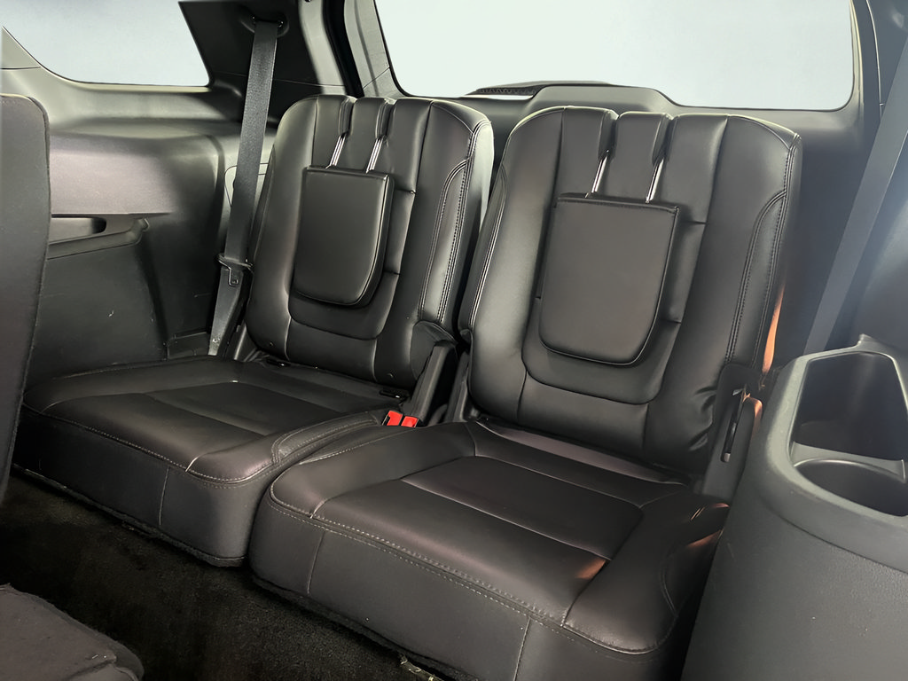 Used 2018 Ford Explorer XLT w/ Equipment Group 202A AWD/4WD image 13