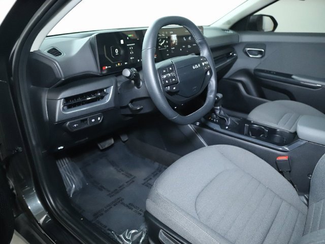 Used 2025 Kia K4 EX image 17