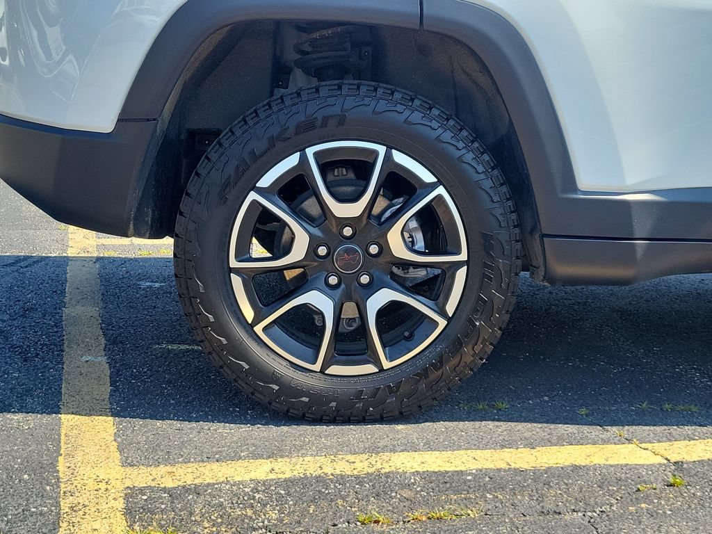 Certified 2025 Jeep Compass Trailhawk w/ Trailhawk Elite Group AWD/4WD image 5