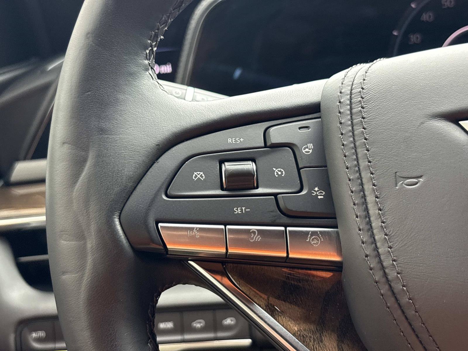 Used 2024 Cadillac Escalade ESV Sport Platinum w/ LPO, ONYX Package AWD/4WD image 19