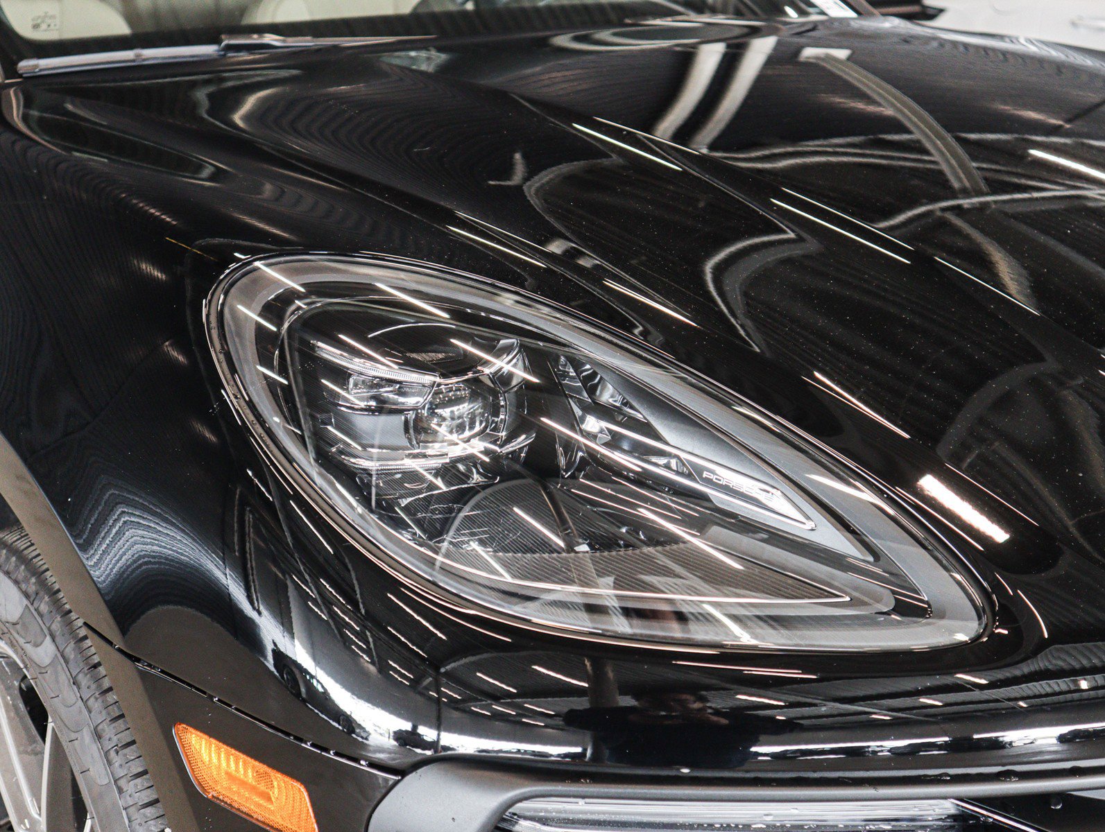 Certified 2025 Porsche Macan image 25