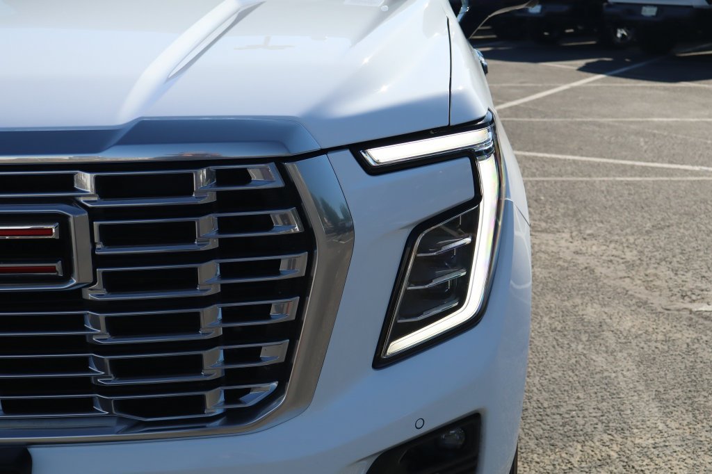 Used 2025 GMC Yukon XL Denali AWD/4WD image 8
