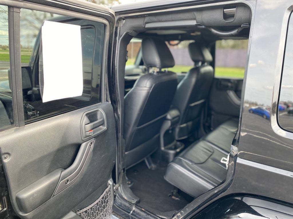 Used 2018 Jeep Wrangler Unlimited Sahara AWD/4WD image 18