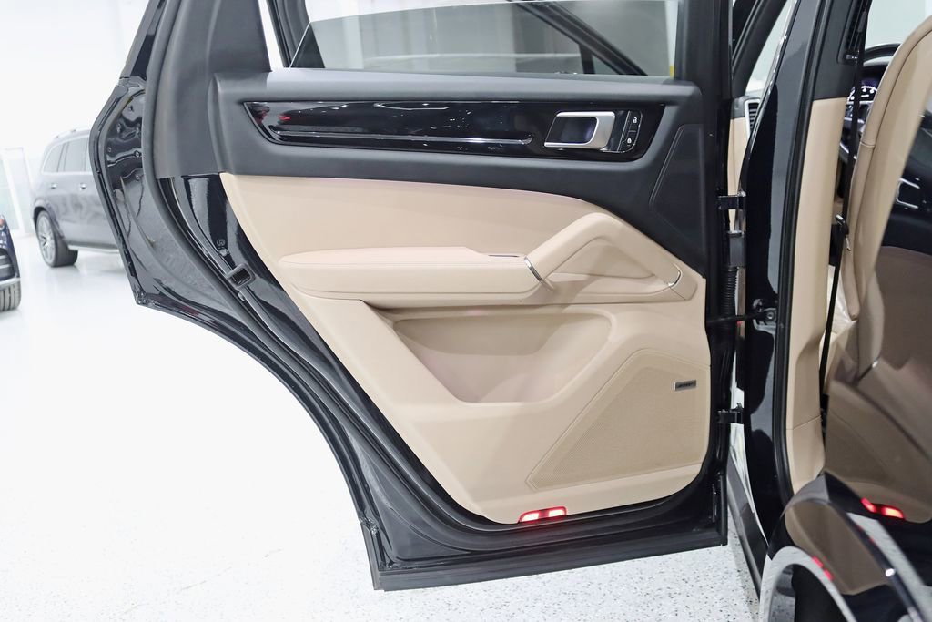 Used 2023 Porsche Cayenne image 35