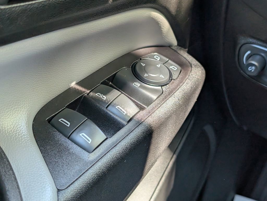 Used 2020 Chevrolet Equinox LT image 25