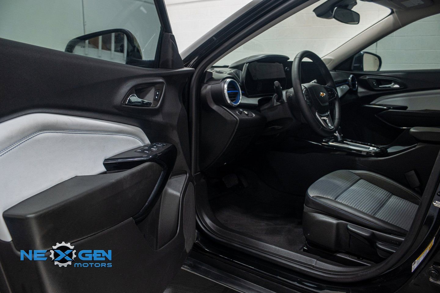 Used 2025 Chevrolet Trax LT w/ Driver Confidence Package image 10