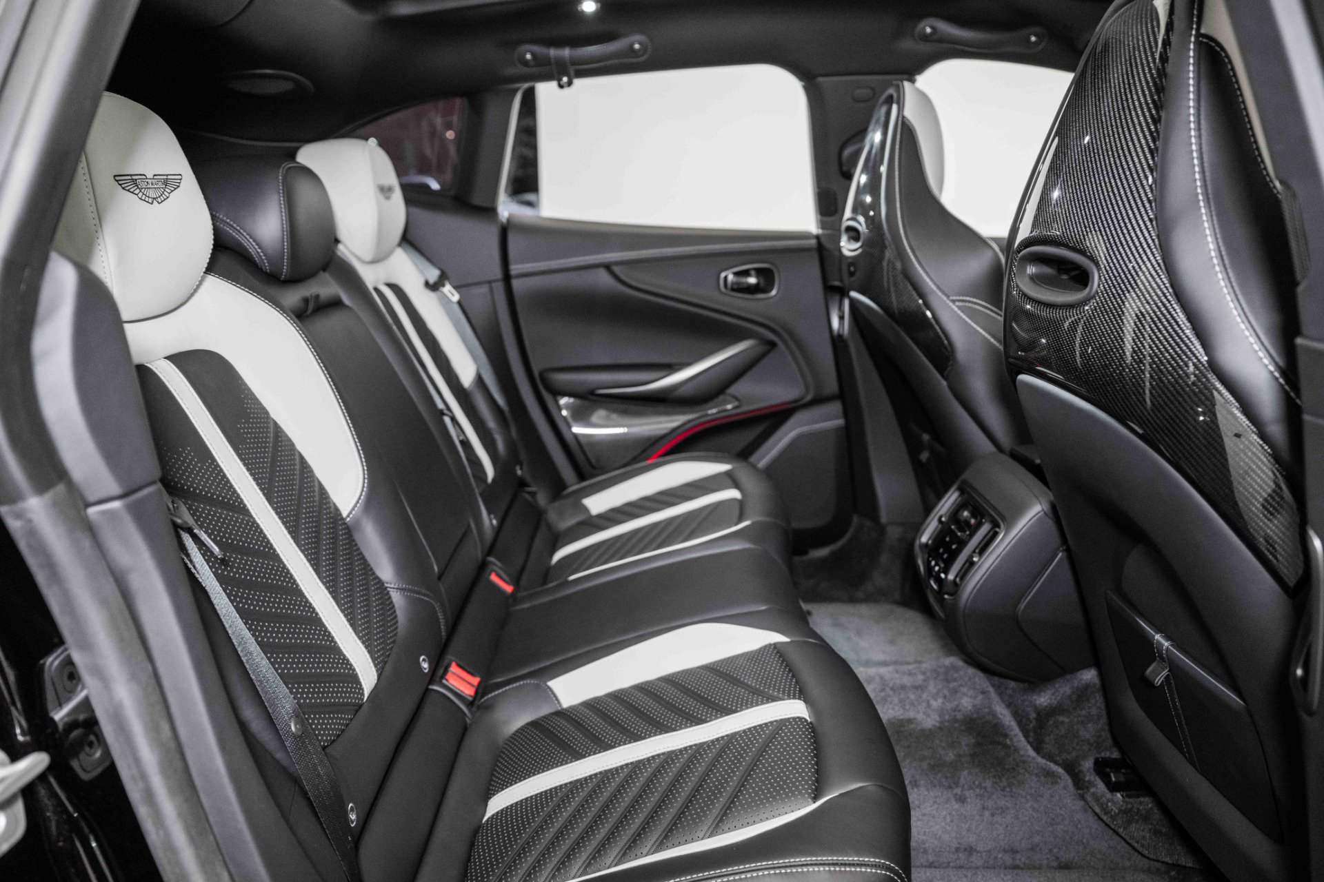 Used 2024 Aston Martin DBX 707 image 17