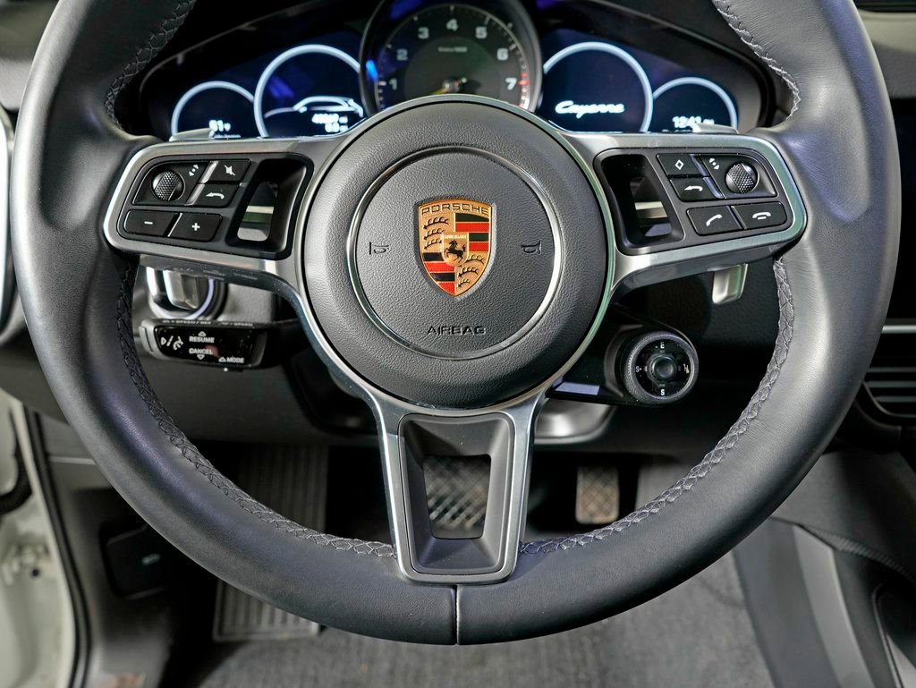 Certified 2022 Porsche Cayenne Platinum Edition image 22