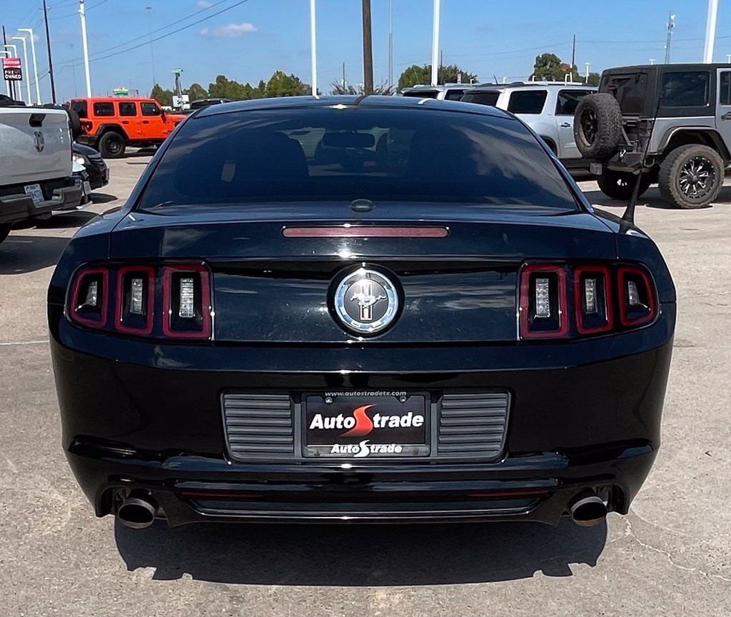 Used 2013 Ford Mustang Premium RWD image 8