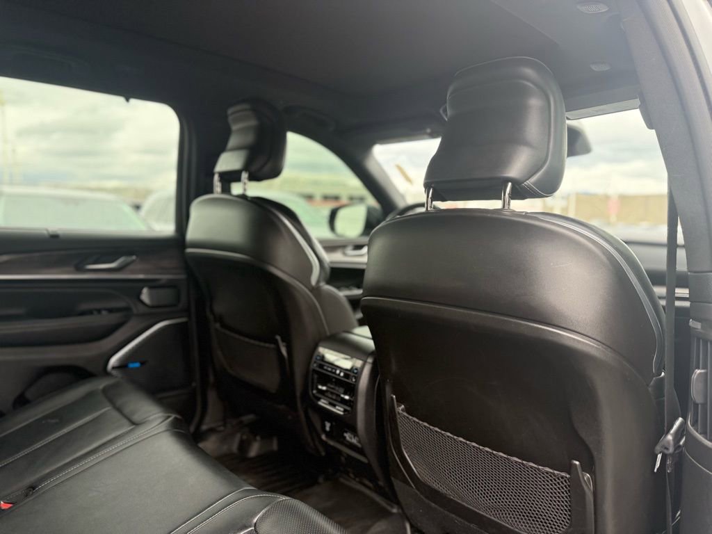 Used 2022 Jeep Grand Cherokee Overland w/ Luxury Tech Group IV image 19