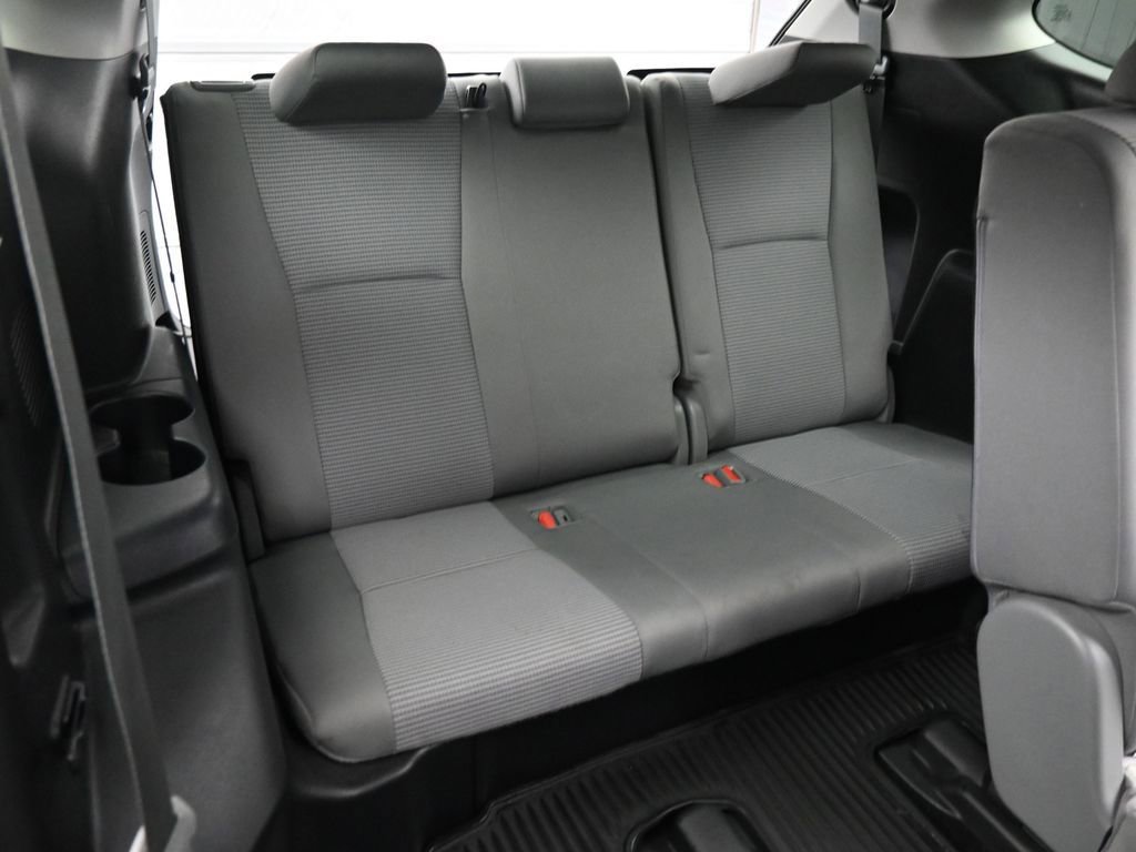 Used 2021 Toyota Highlander LE AWD/4WD image 25