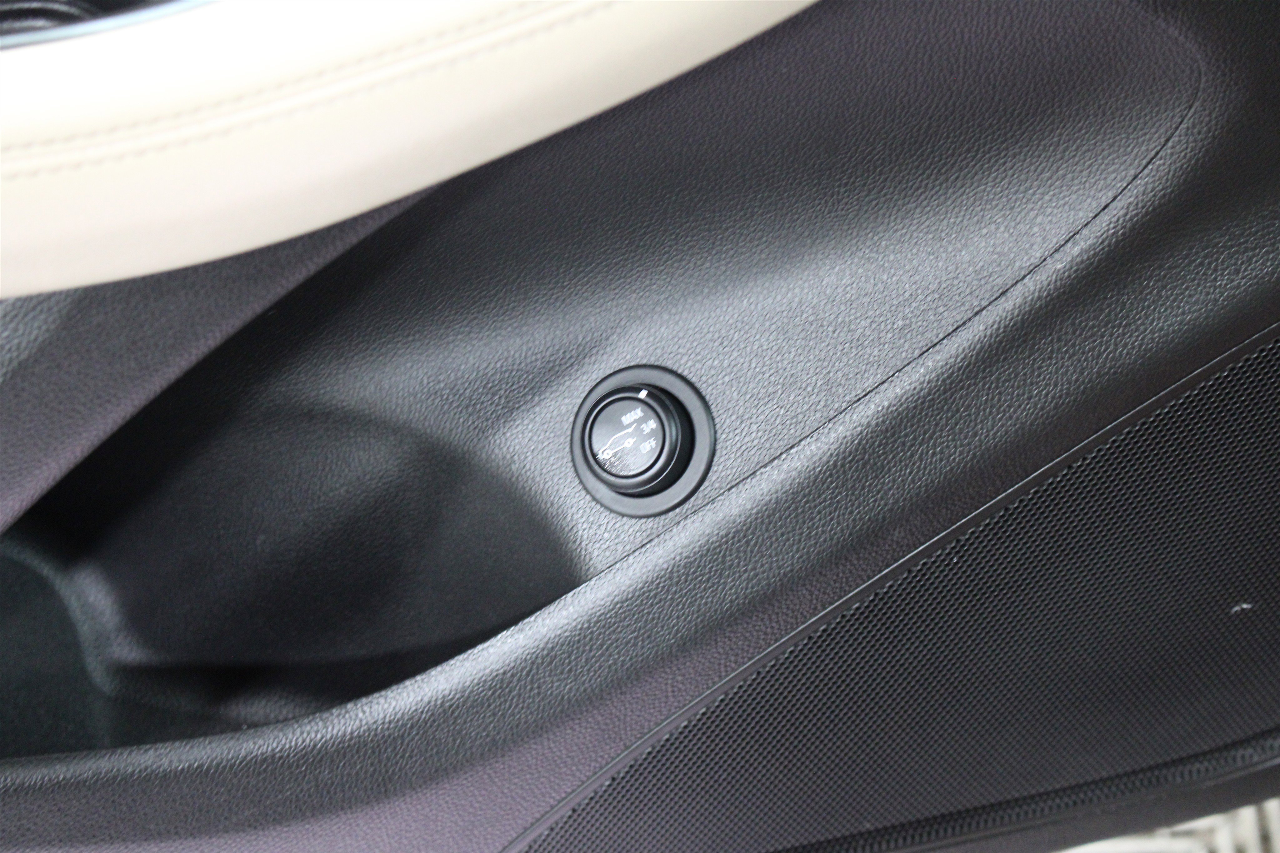 Used 2017 Buick Envision Essence image 9