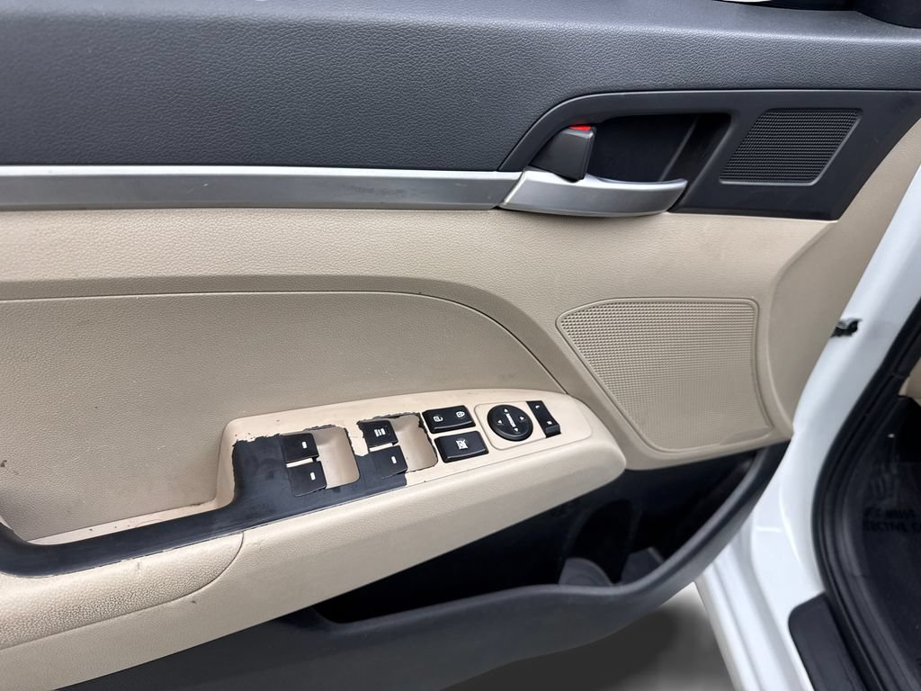 Used 2019 Hyundai Elantra SE FWD image 19