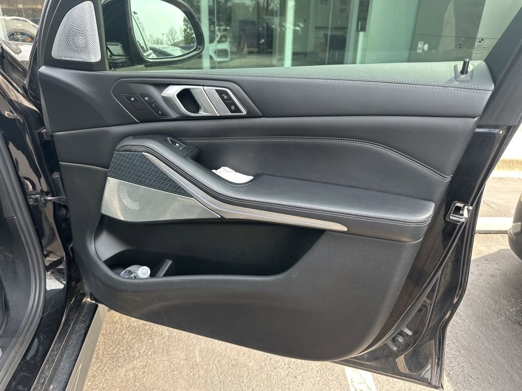 Used 2020 BMW X5 M50i w/ Executive Package image 21