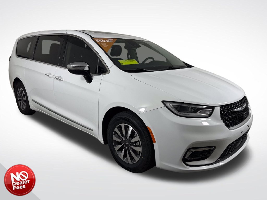 Used 2023 Chrysler Pacifica Limited FWD 360° Tour