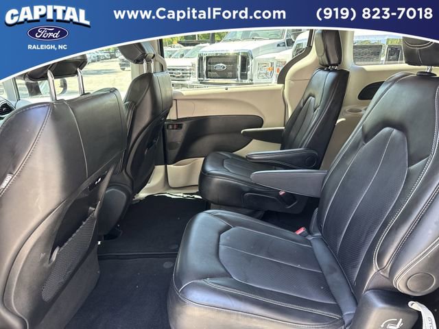 Used 2024 Chrysler Pacifica Touring-L FWD image 17