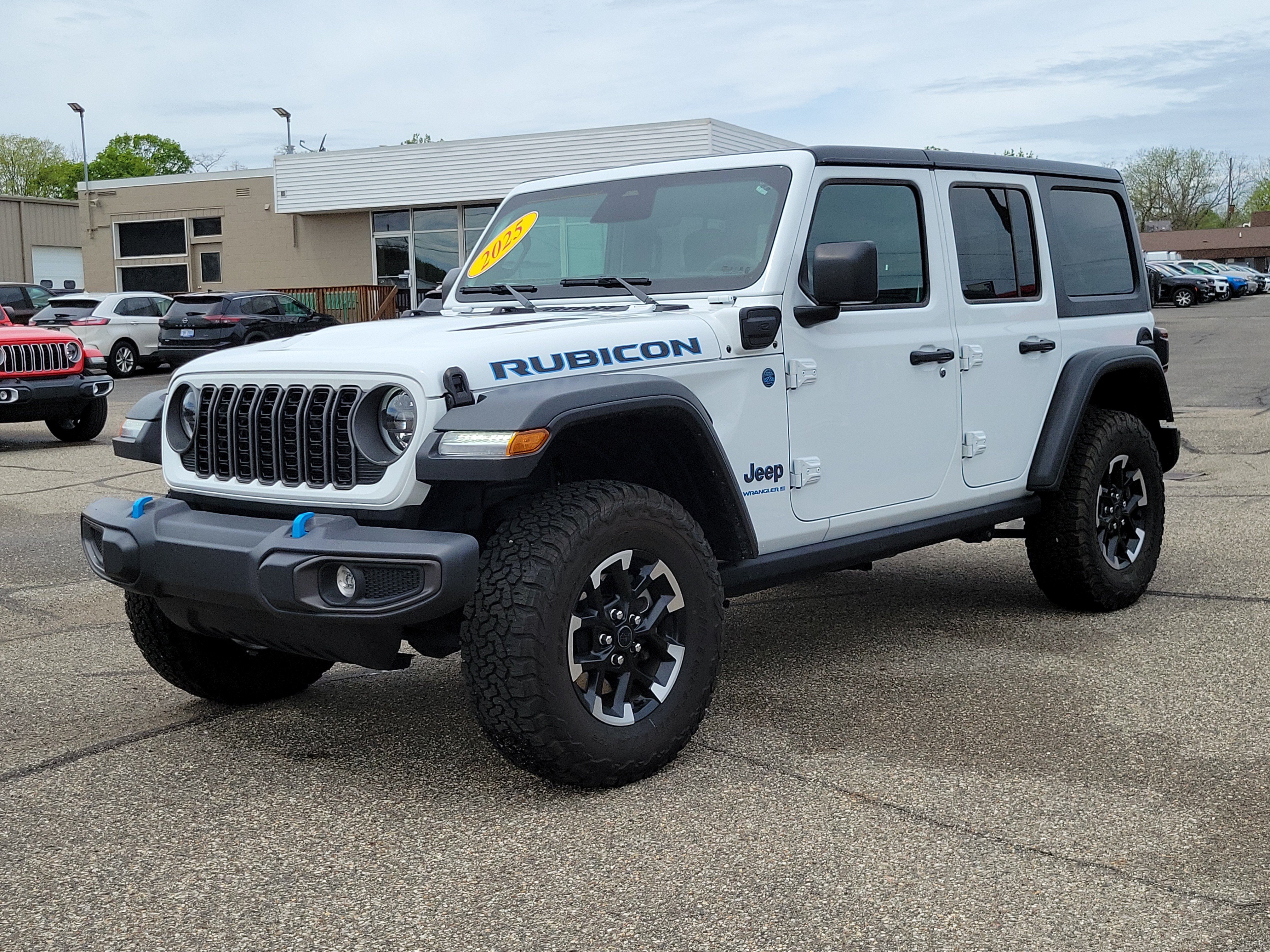 Used 2025 Jeep Wrangler Unlimited Rubicon 4xe w/ Convenience Group AWD/4WD image 2