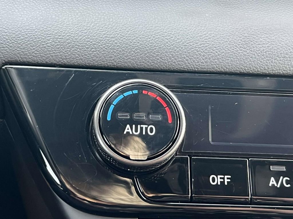 Certified 2025 Hyundai Elantra Sport image 32