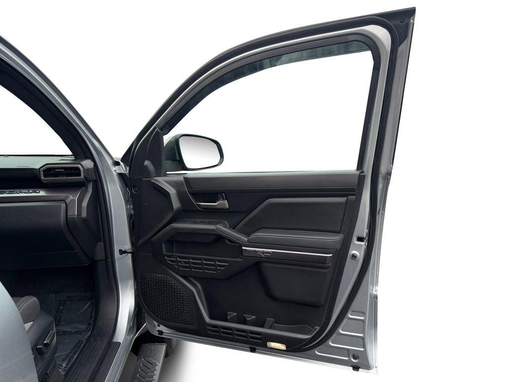 Used 2025 Toyota Tacoma TRD Off-Road image 15