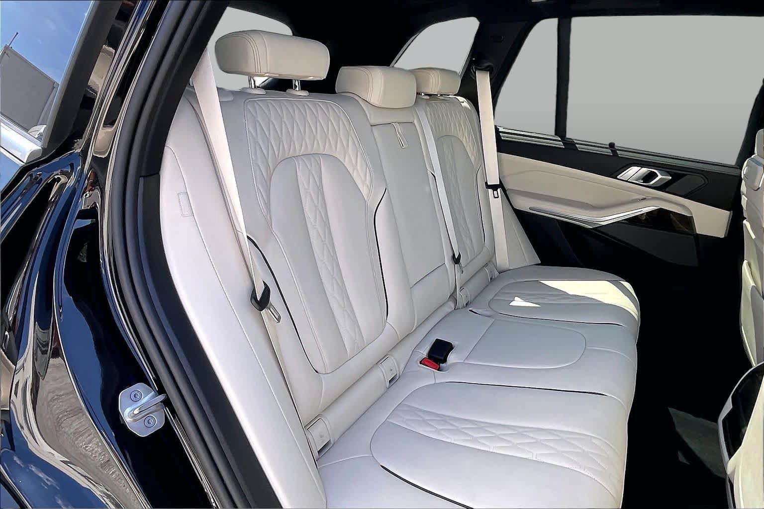 Used 2024 BMW X5 xDrive40i w/ Executive Package AWD/4WD image 19