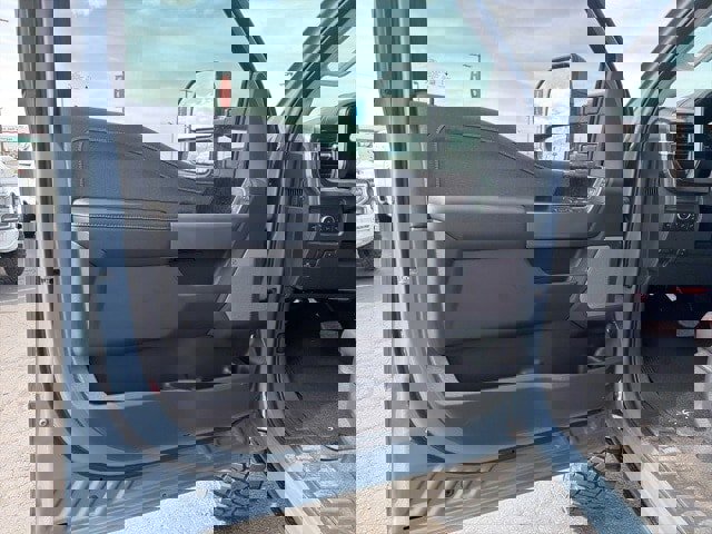 New 2026 Ford F250 Lariat w/ Black Appearance Package image 25