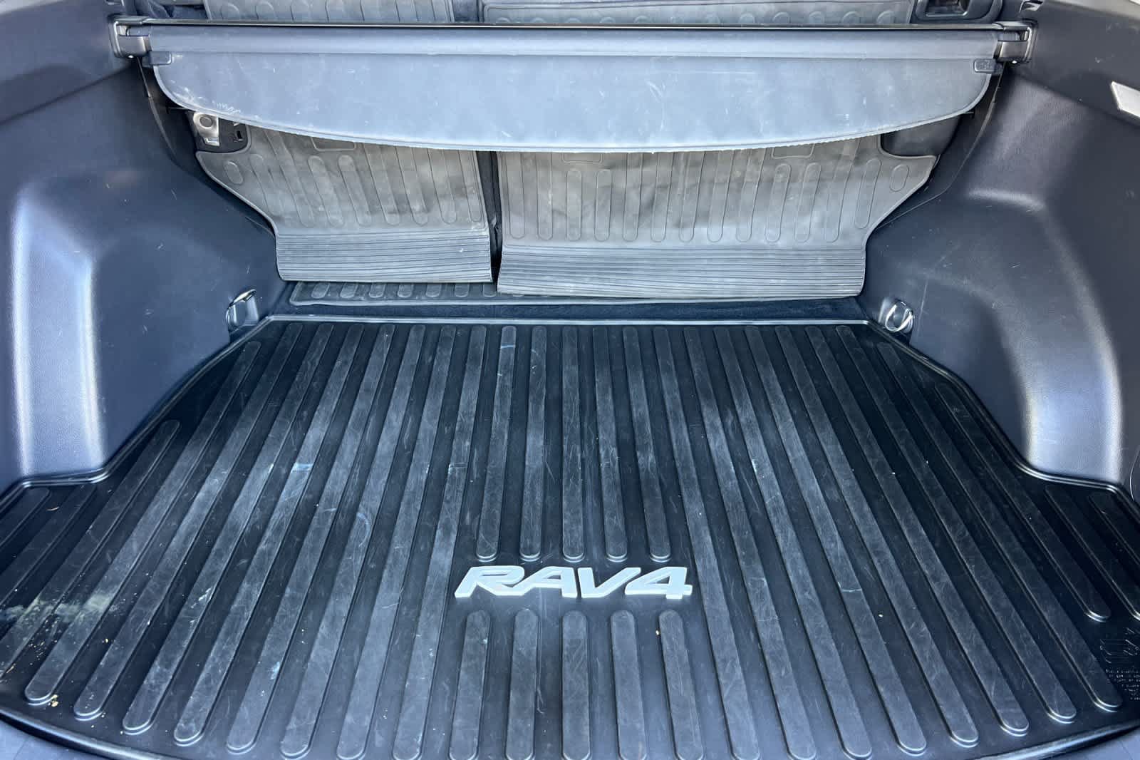 Certified 2021 Toyota RAV4 LE AWD/4WD image 16