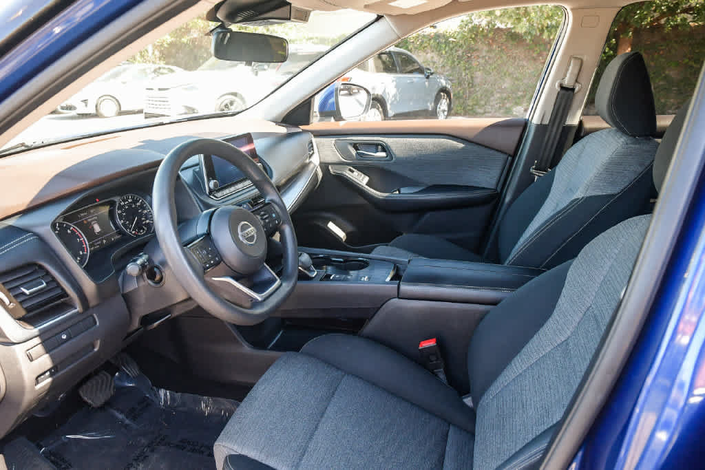 Used 2021 Nissan Rogue SV FWD image 16