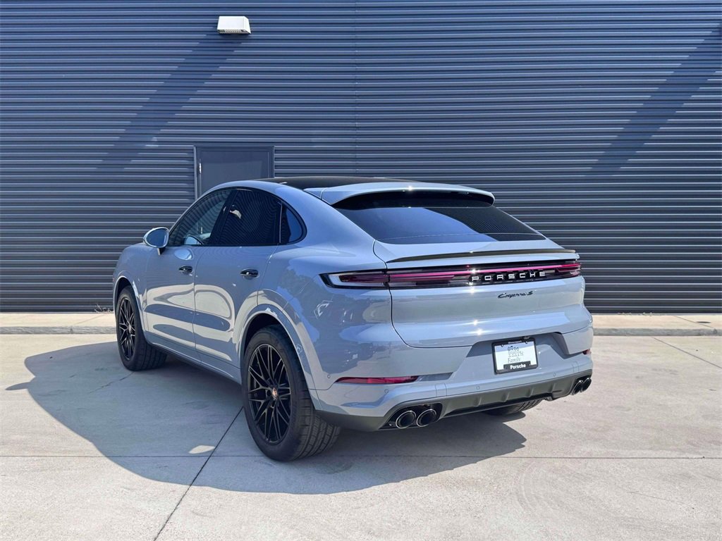 New 2025 Porsche Cayenne Coupe image 3