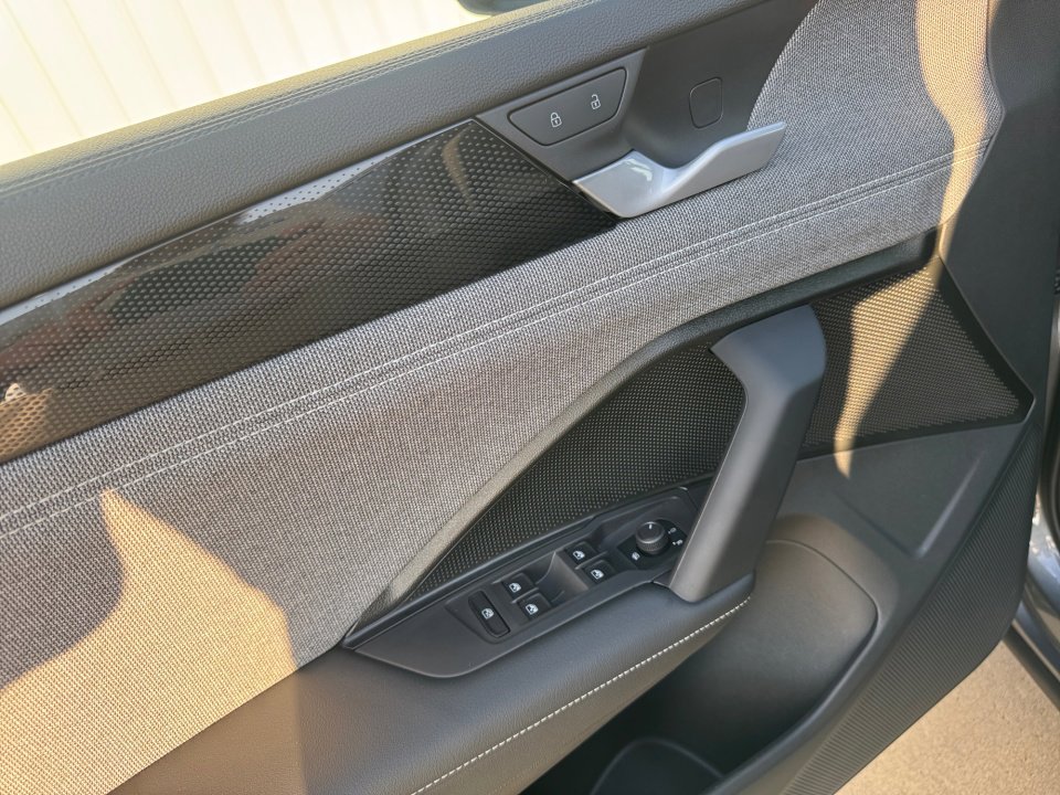 Used 2025 Volkswagen Tiguan S w/ 18" Wheel Package image 36