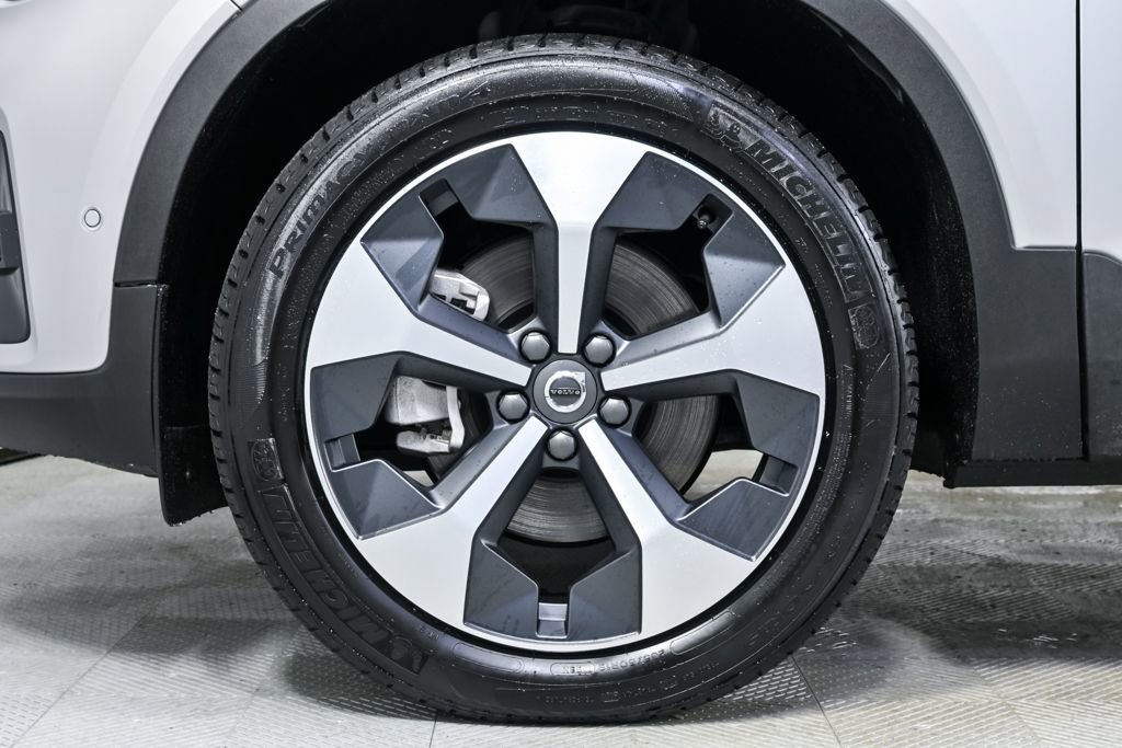 Certified 2025 Volvo XC40 B5 Plus image 39