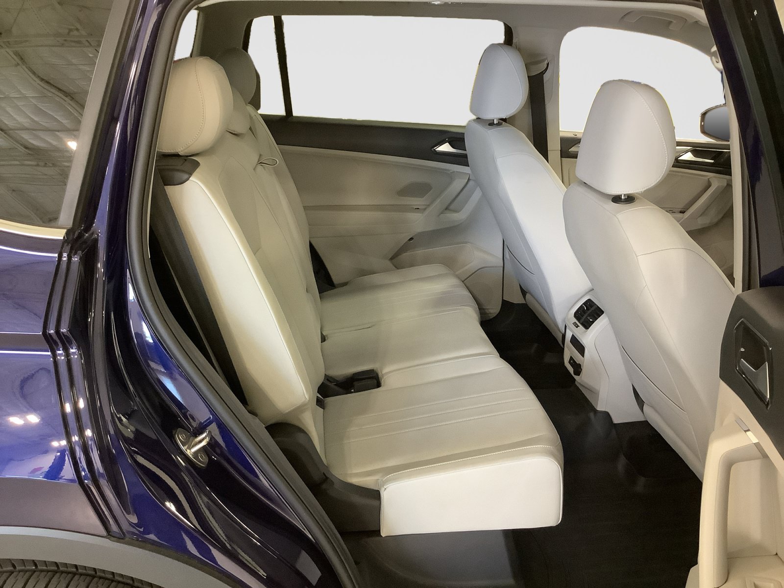 Used 2022 Volkswagen Tiguan SE FWD image 21
