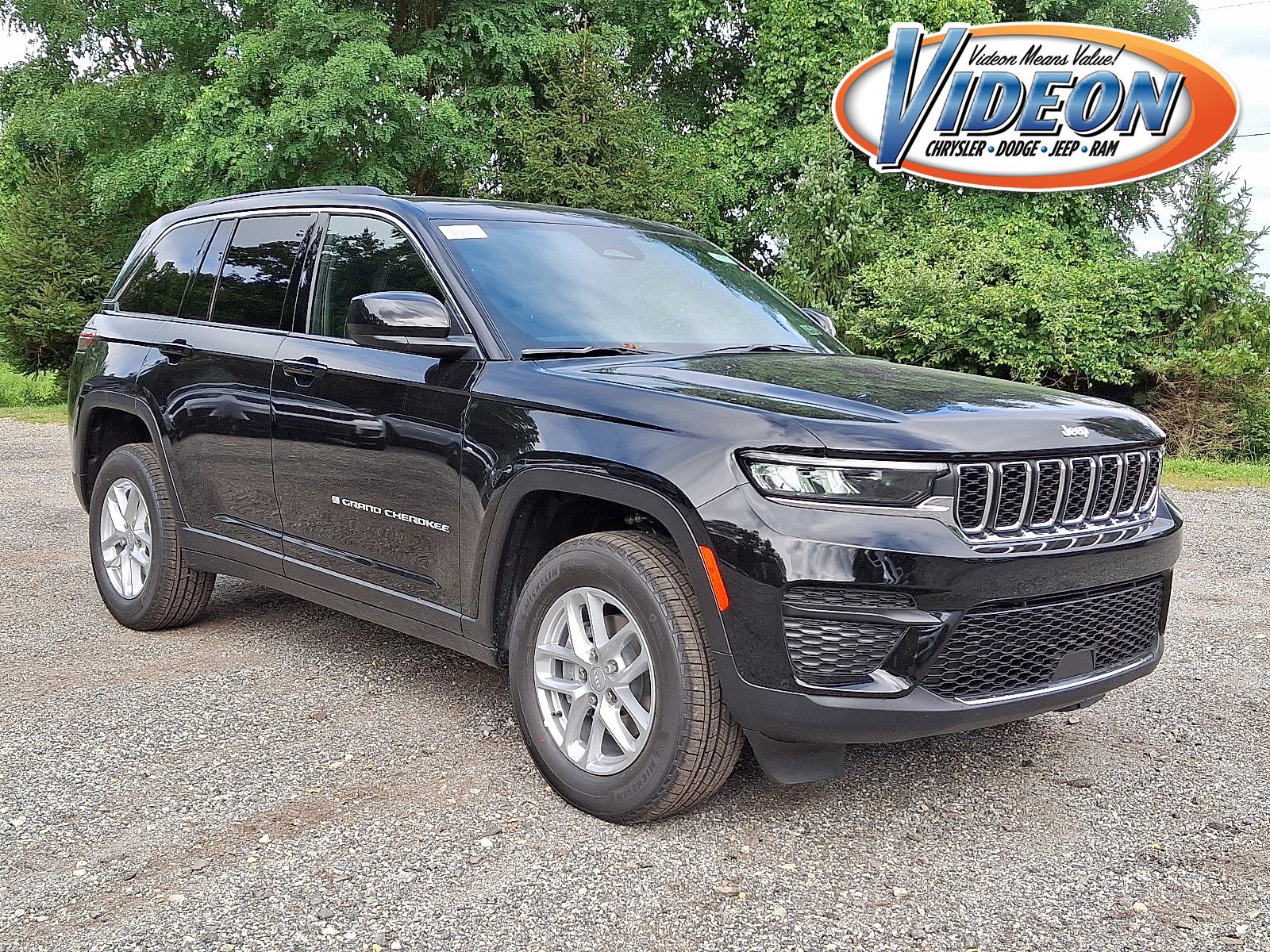 New 2025 Jeep Grand Cherokee Laredo X