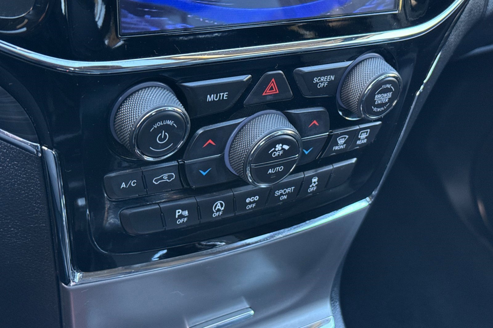 Used 2019 Jeep Grand Cherokee Limited image 17