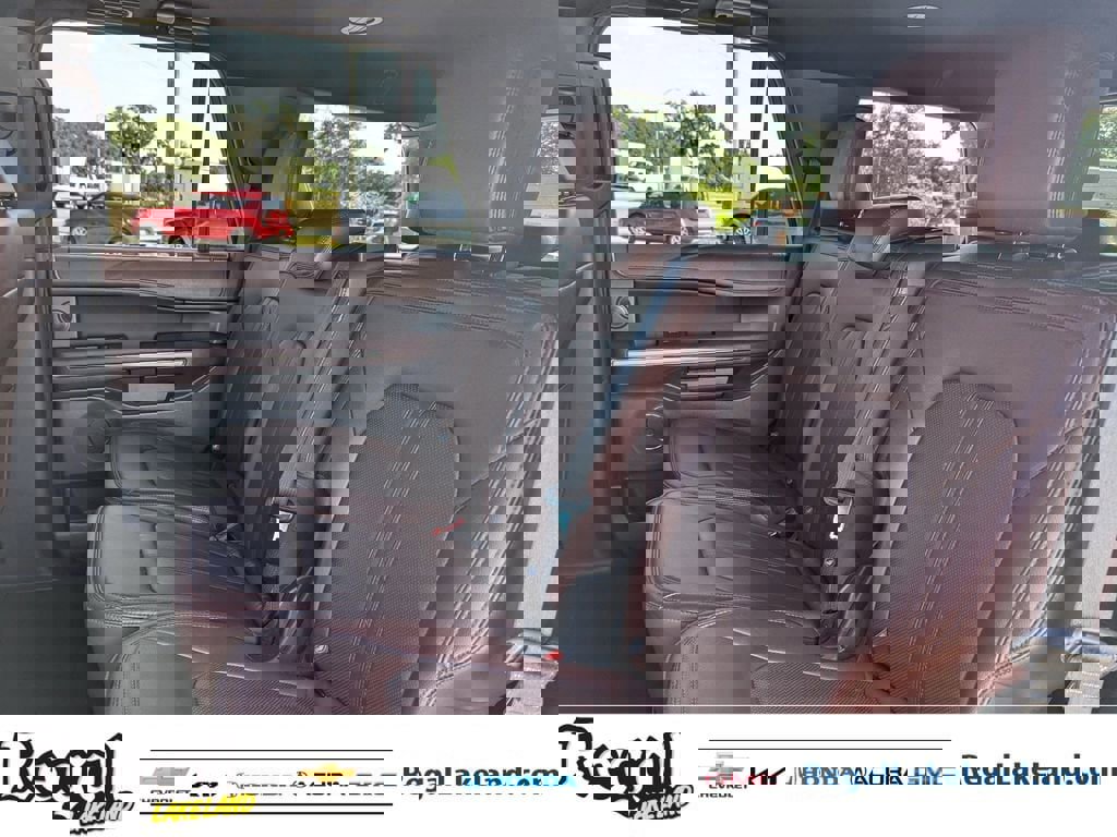 Used 2024 Ford Expedition Limited image 16