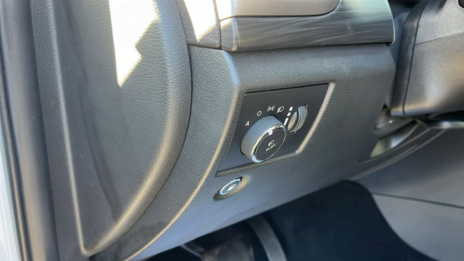 Used 2019 Jeep Grand Cherokee Altitude image 24